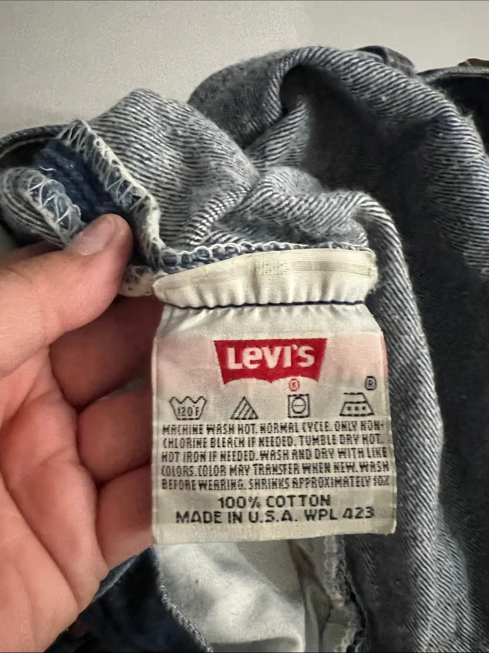 90's VINTAGE LEVI'S 501xx MADE IN USA STRAIGHT LEG DARK WASH BUTTON FLY JEANS